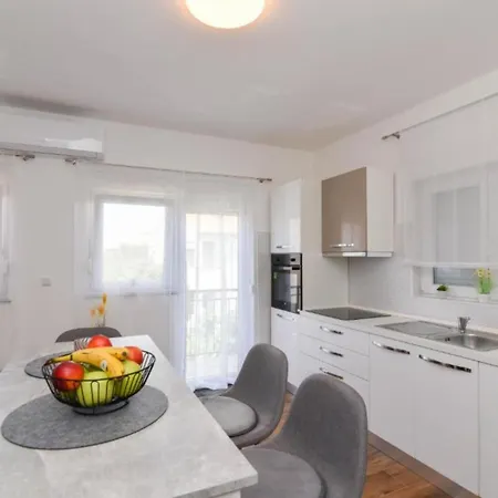 Apartamento Sweet Rita Sukošan